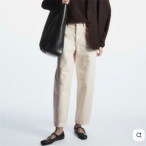 Cos Arched Tapered Cream jeans Size 27
Effortless minimalist Scandinavian Chic